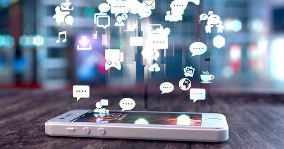 डोर कोई खींचे : social media pull force.